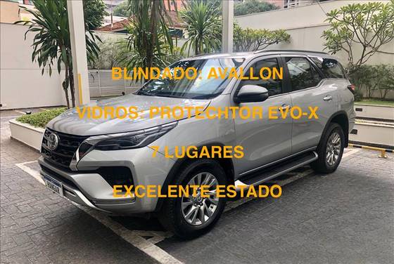 TOYOTA HILUX SW4 2.8 D-4D TURBO DIESEL SRX 7L 4X4 AUTOMÁTICO